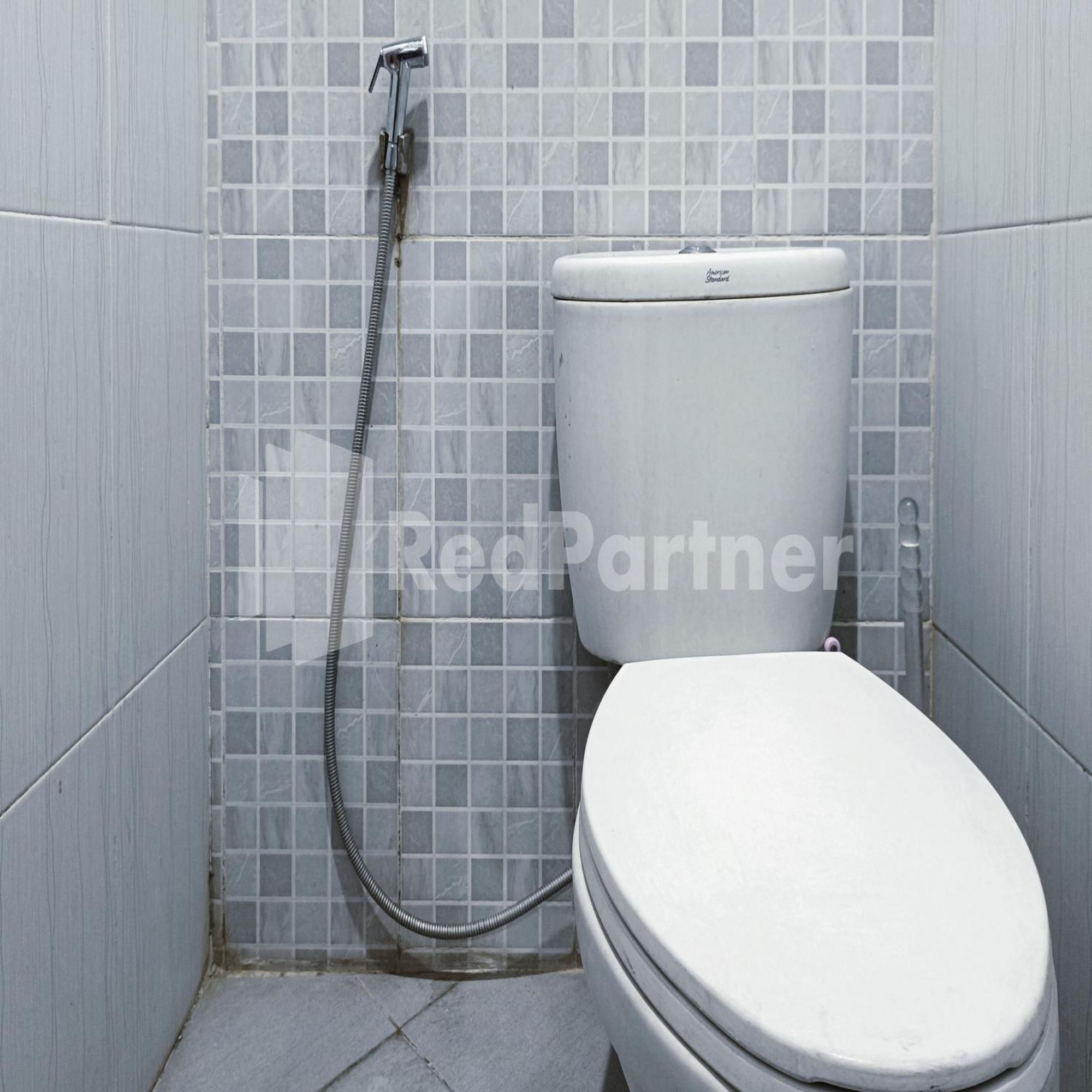 D'Waru Homestay Syariah Near Jl Slamet Riyadi Mitra Reddoorz Surakarta  Exterior photo